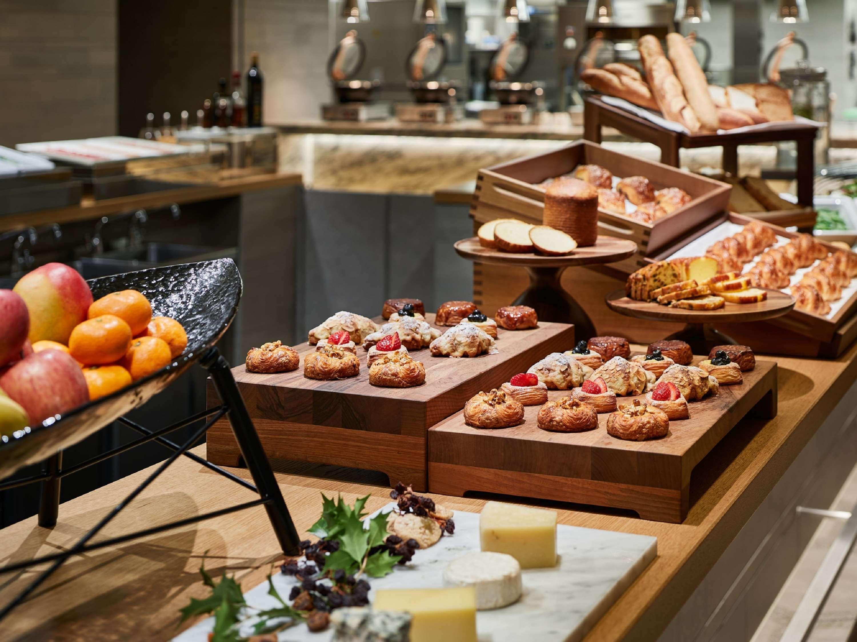 The Thousand Kyoto Exterior photo A buffet at a hotel