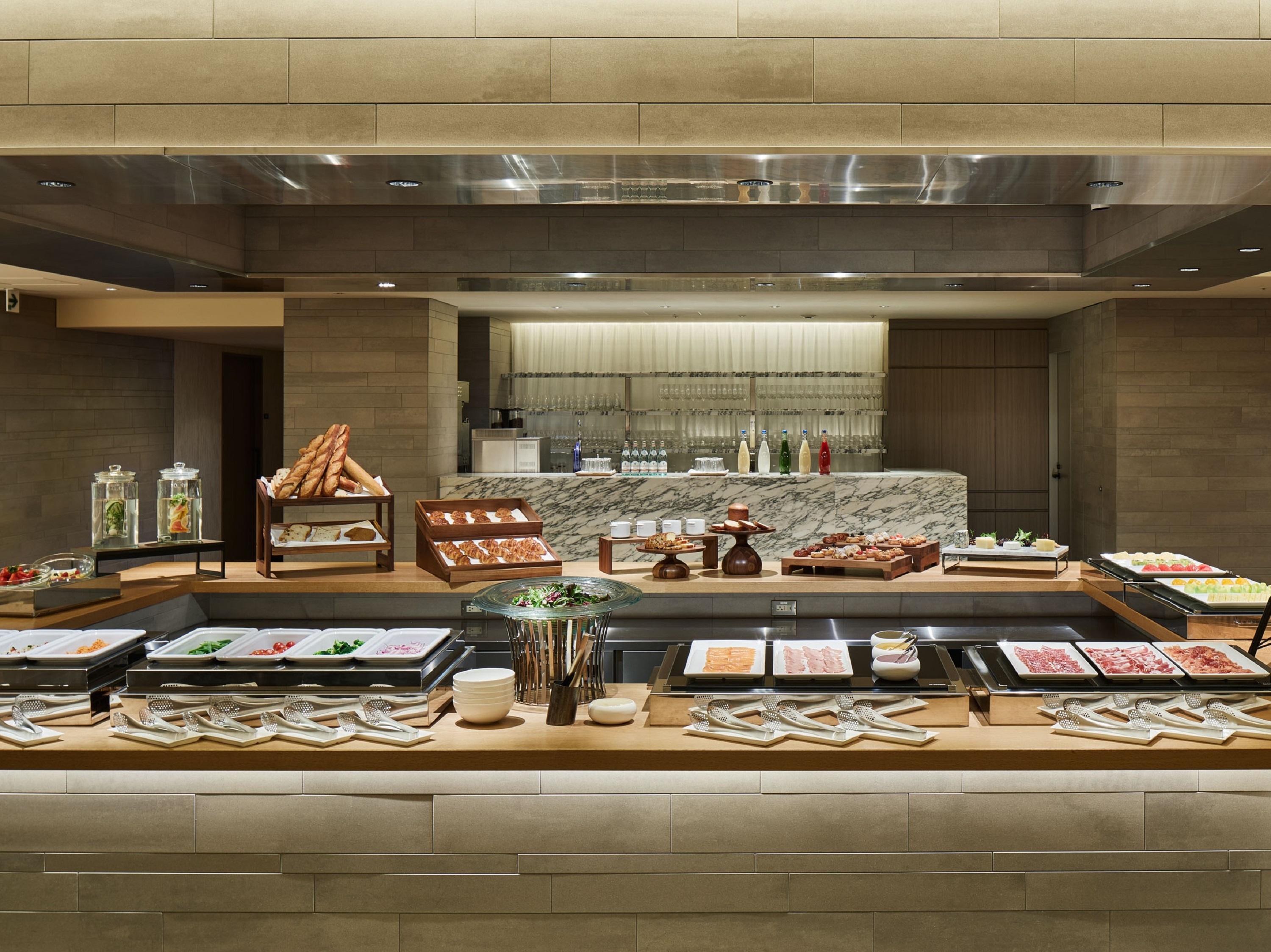 The Thousand Kyoto Exterior photo A buffet at a hotel