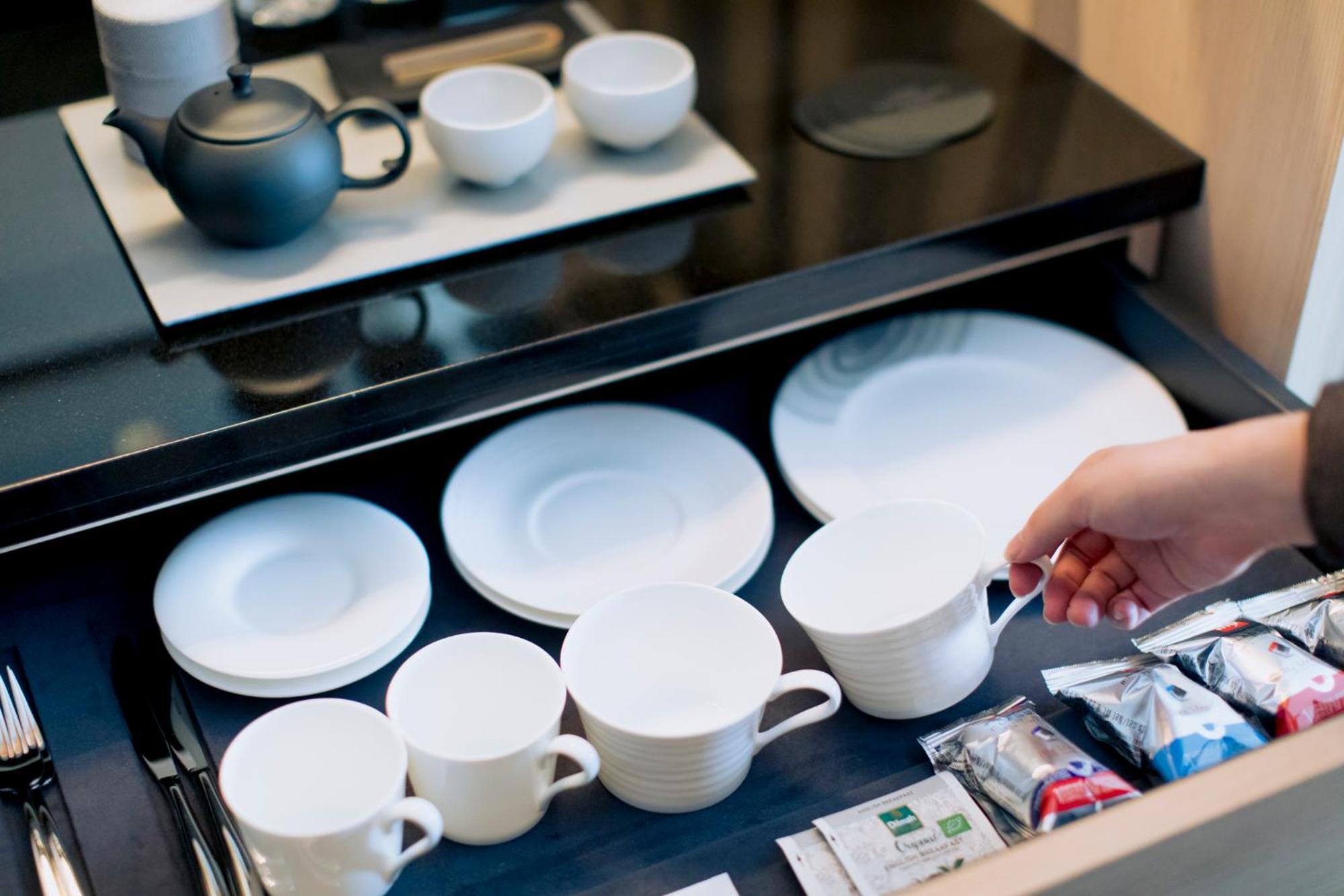 The Thousand Kyoto Exterior photo A drawer filled with tableware